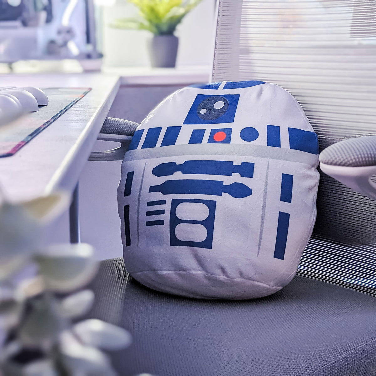 Image produit Star Wars - R2-D2 Squishy Beanies Coussin en peluche 35cm