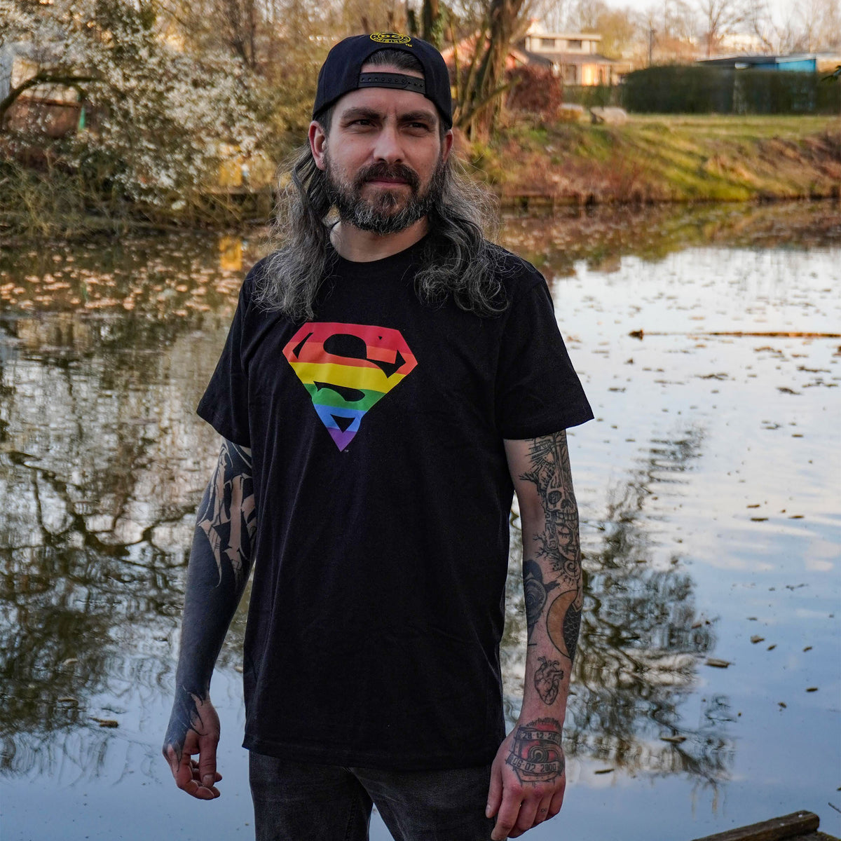 Produktbild Superman - Pride Logo T-Shirt schwarz