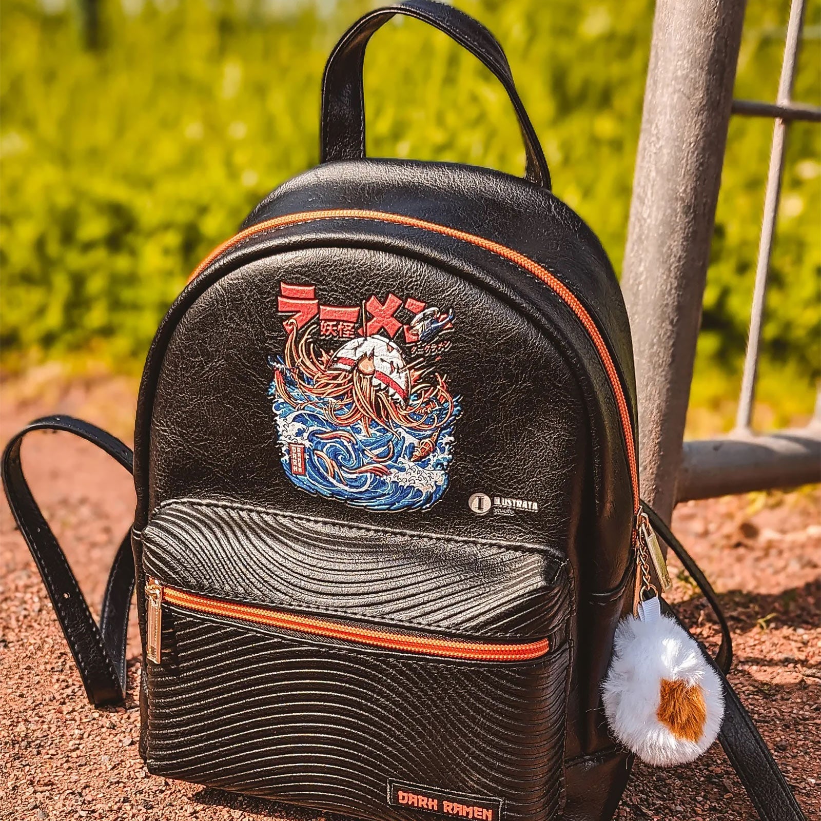 Produktbild Ilustrata - Dark Ramen Rucksack mit Pom Pom Anhänger schwarz
