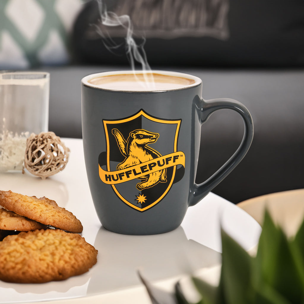 Produktbild Hufflepuff Logo Tasse grau - Harry Potter