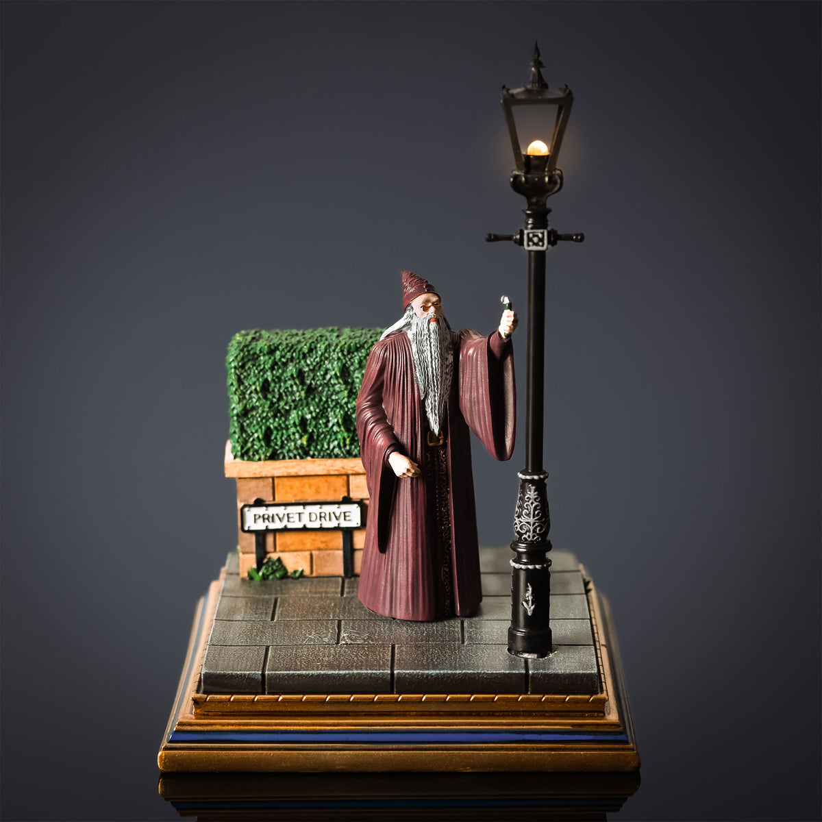Image produit Harry Potter - Figurine Diorama Dumbledore Privet Drive avec Lumière
