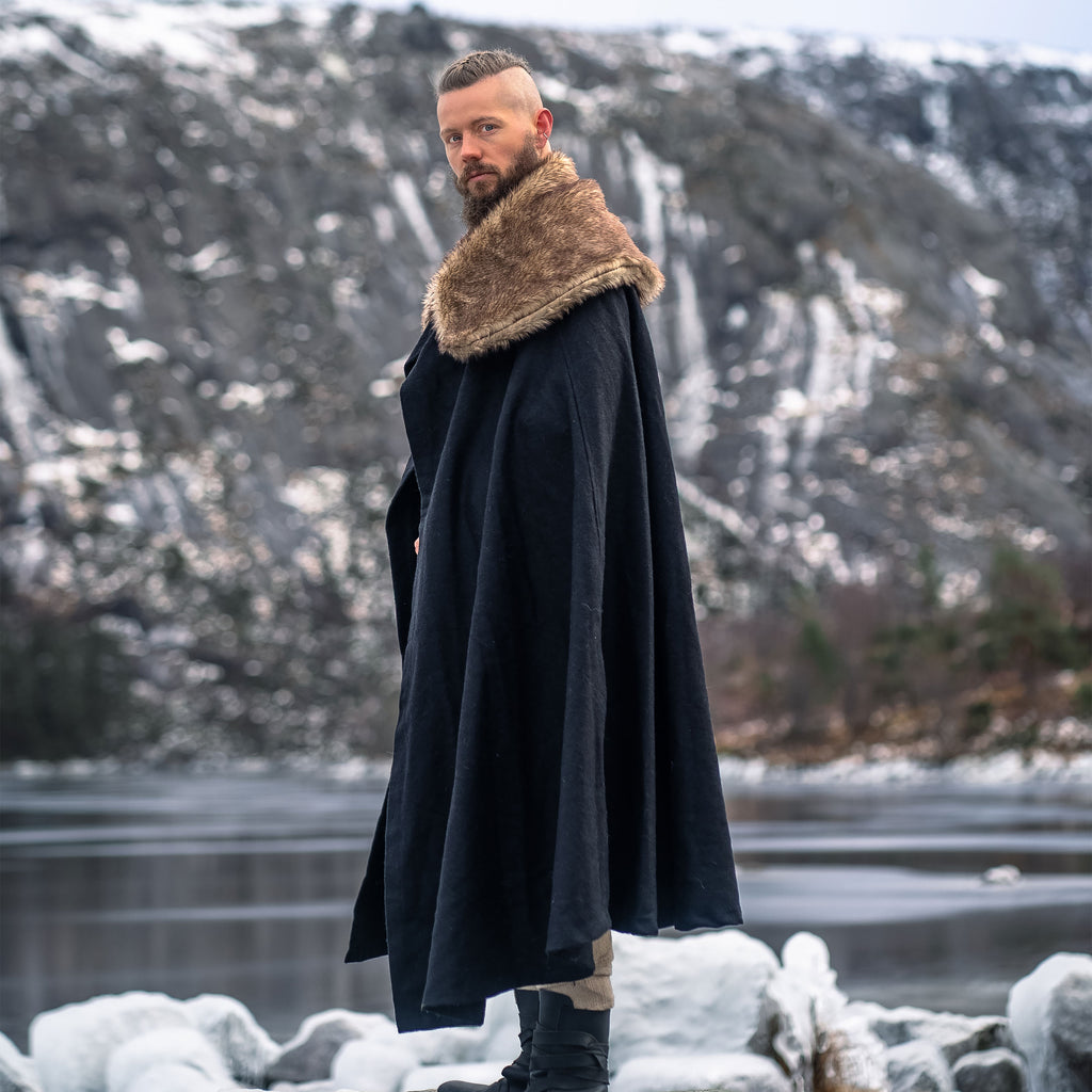 Image produit Cape médiévale avec fausse fourrure noire
