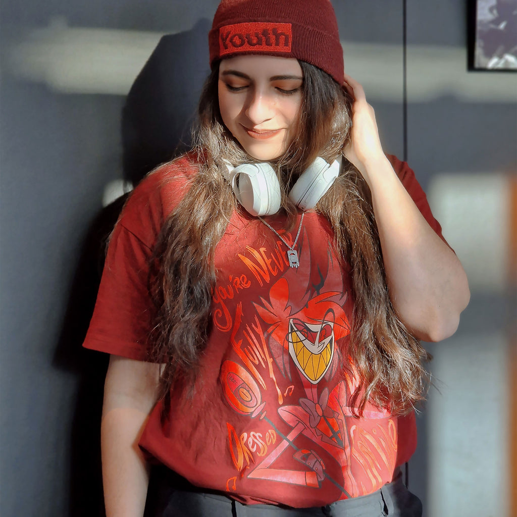 Immagine del prodotto T-shirt Alastor per fan di Hazbin Hotel rossa