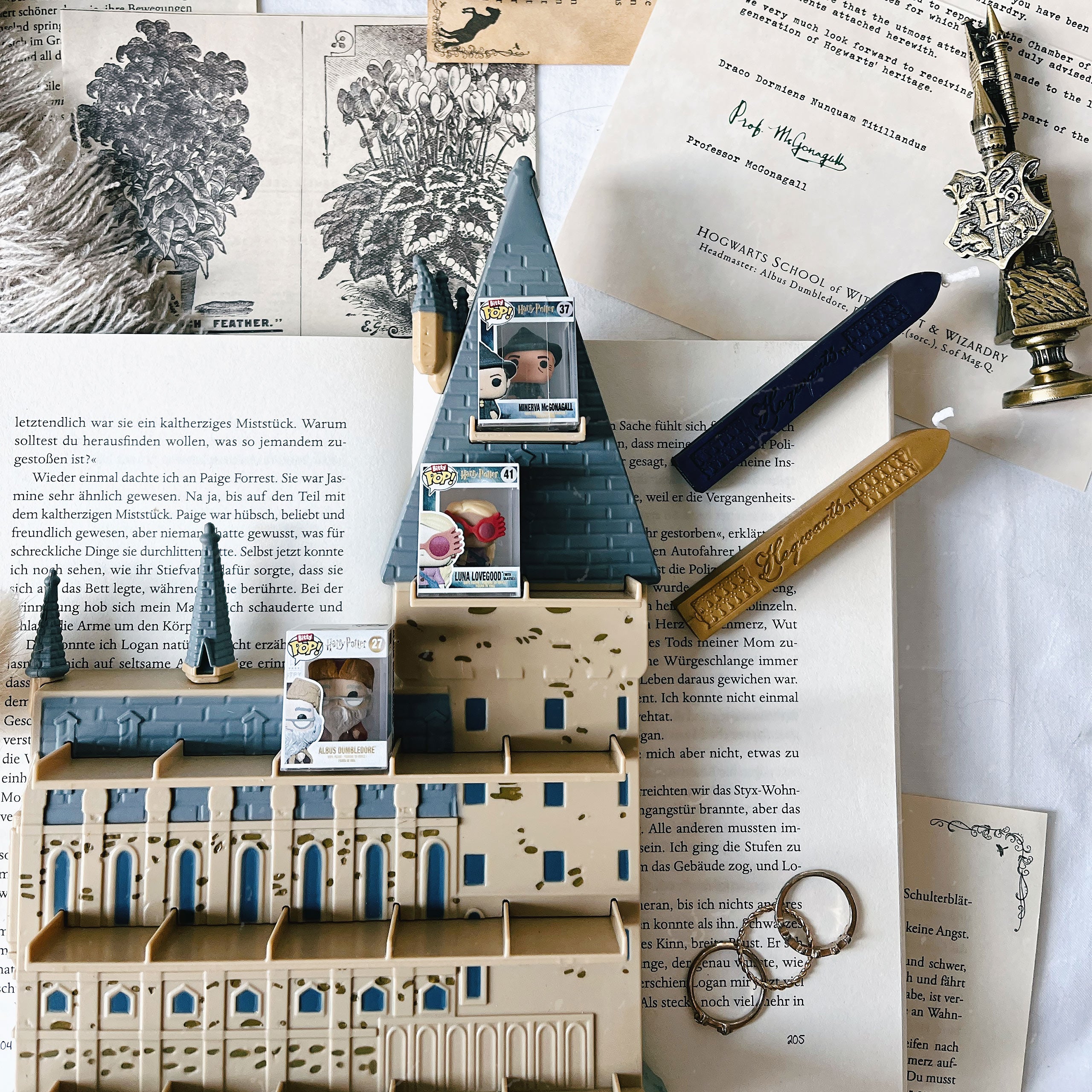 Produktbild Harry Potter - Hogwarts Schloss Funko Bitty Pop Display mit 2 Figuren