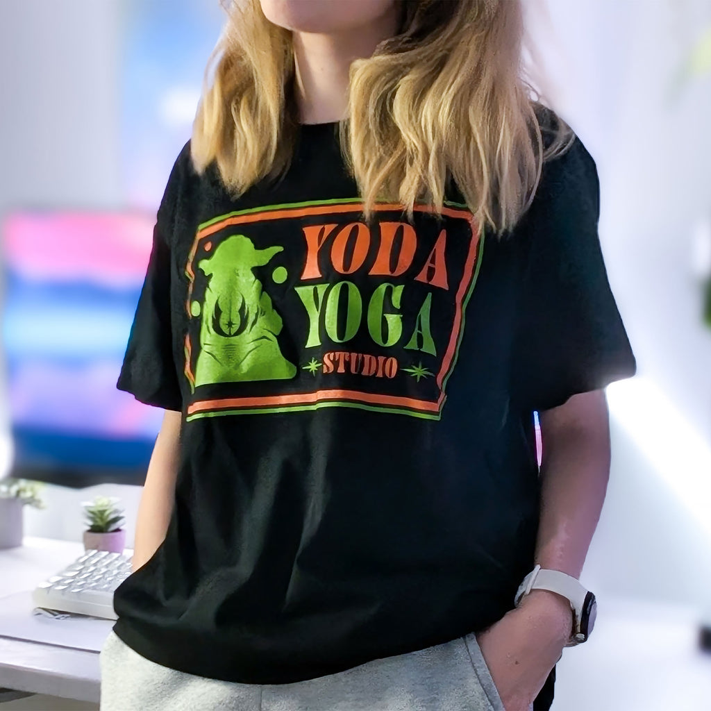 Produktbild Star Wars - Yoda Yoga Studio T-Shirt schwarz