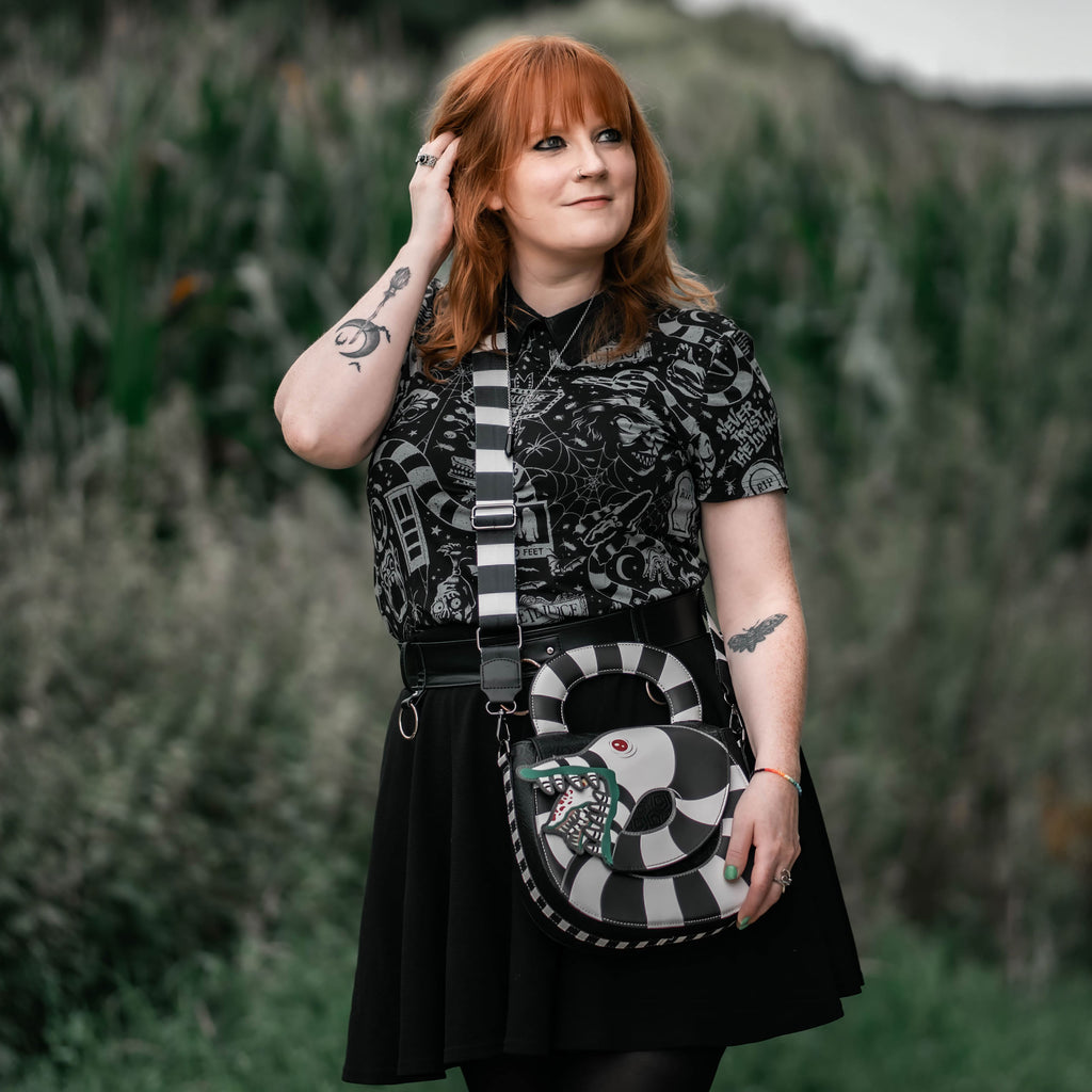 Produktbild Beetlejuice - Sandworm Crossbody Tasche