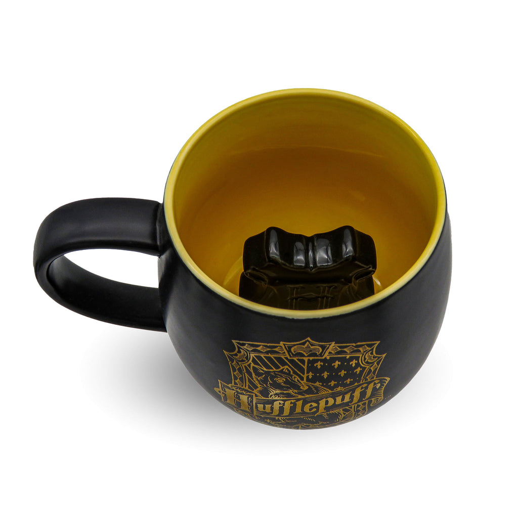 Produktbild Hufflepuff Tasse mit 3D Hogwarts Wappen innen - Harry Potter