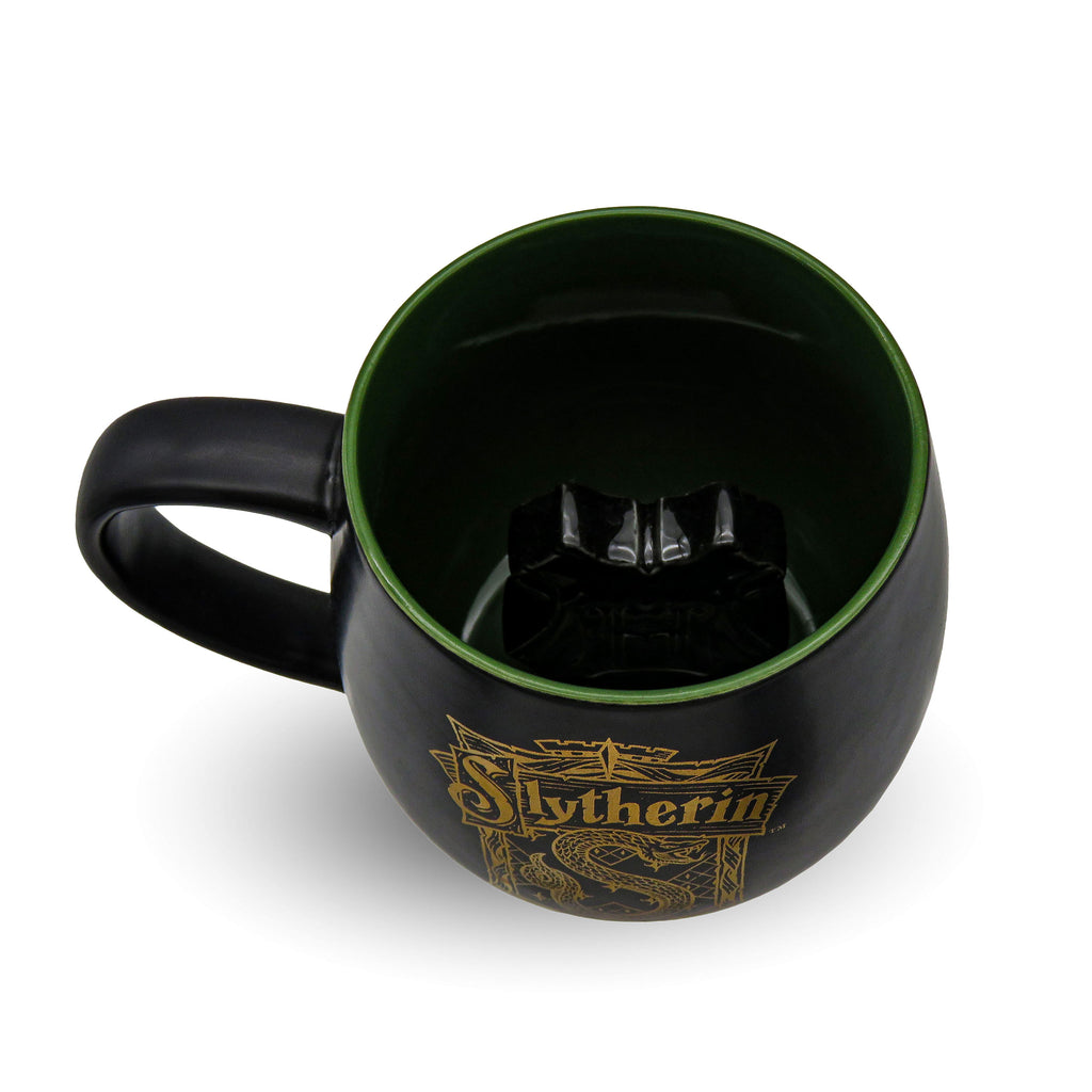 Immagine del prodotto Tazza Serpeverde con Stemma 3D di Hogwarts all'interno - Harry Potter