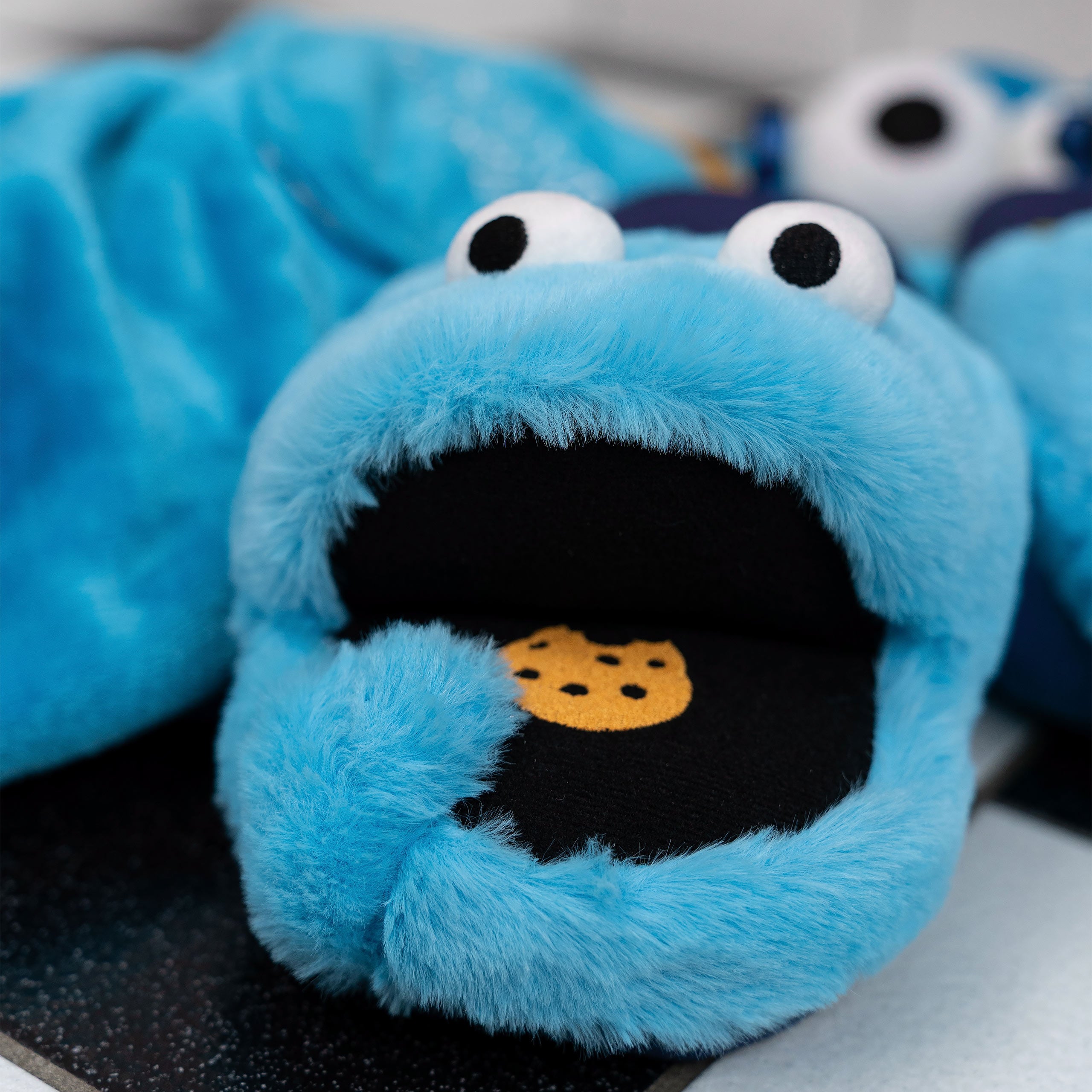 Produktbild Cookie Monster Plüsch Pantoffeln - Sesamstraße