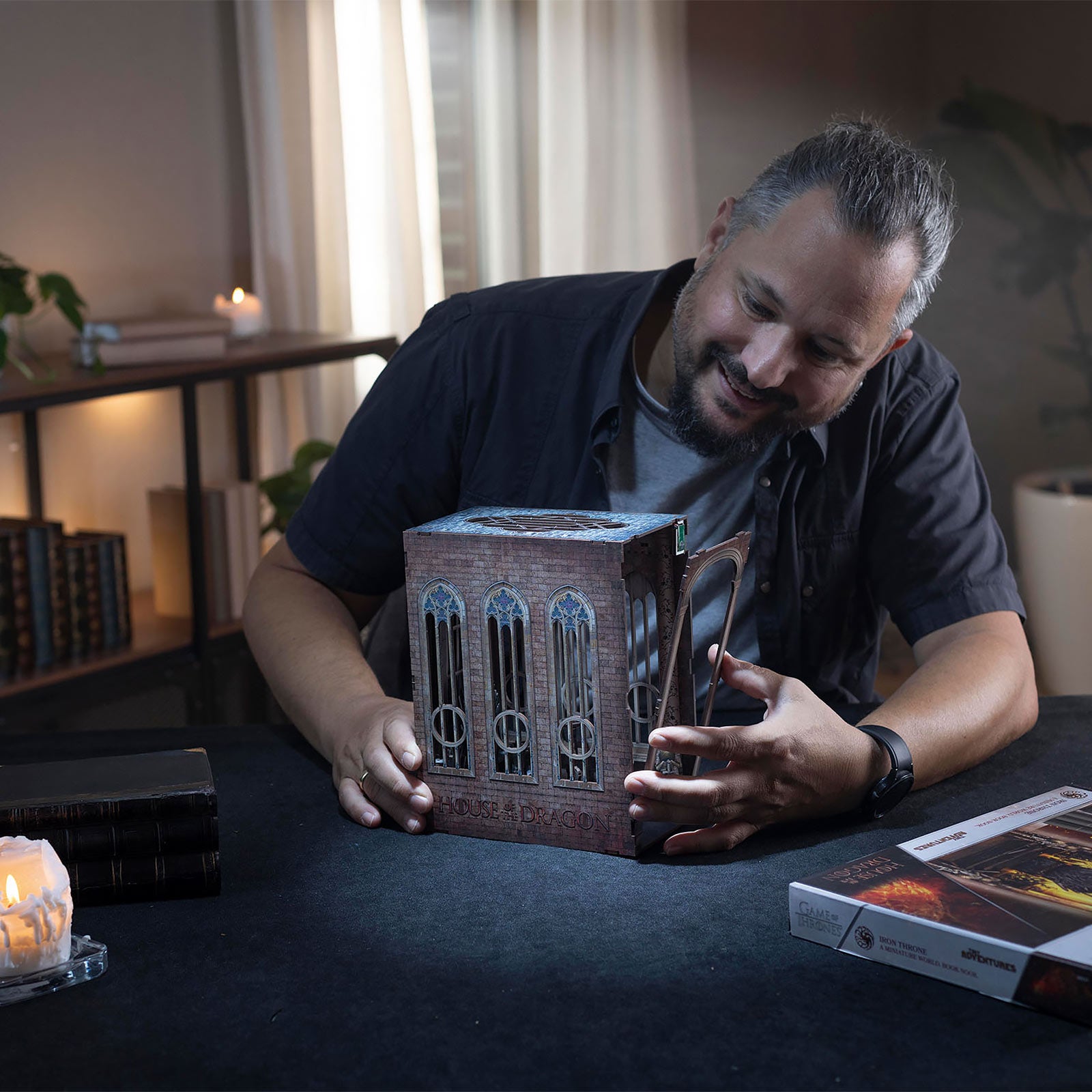 Image produit Game of Thrones - Trône de Fer Book Nook Kit Maquette en Bois