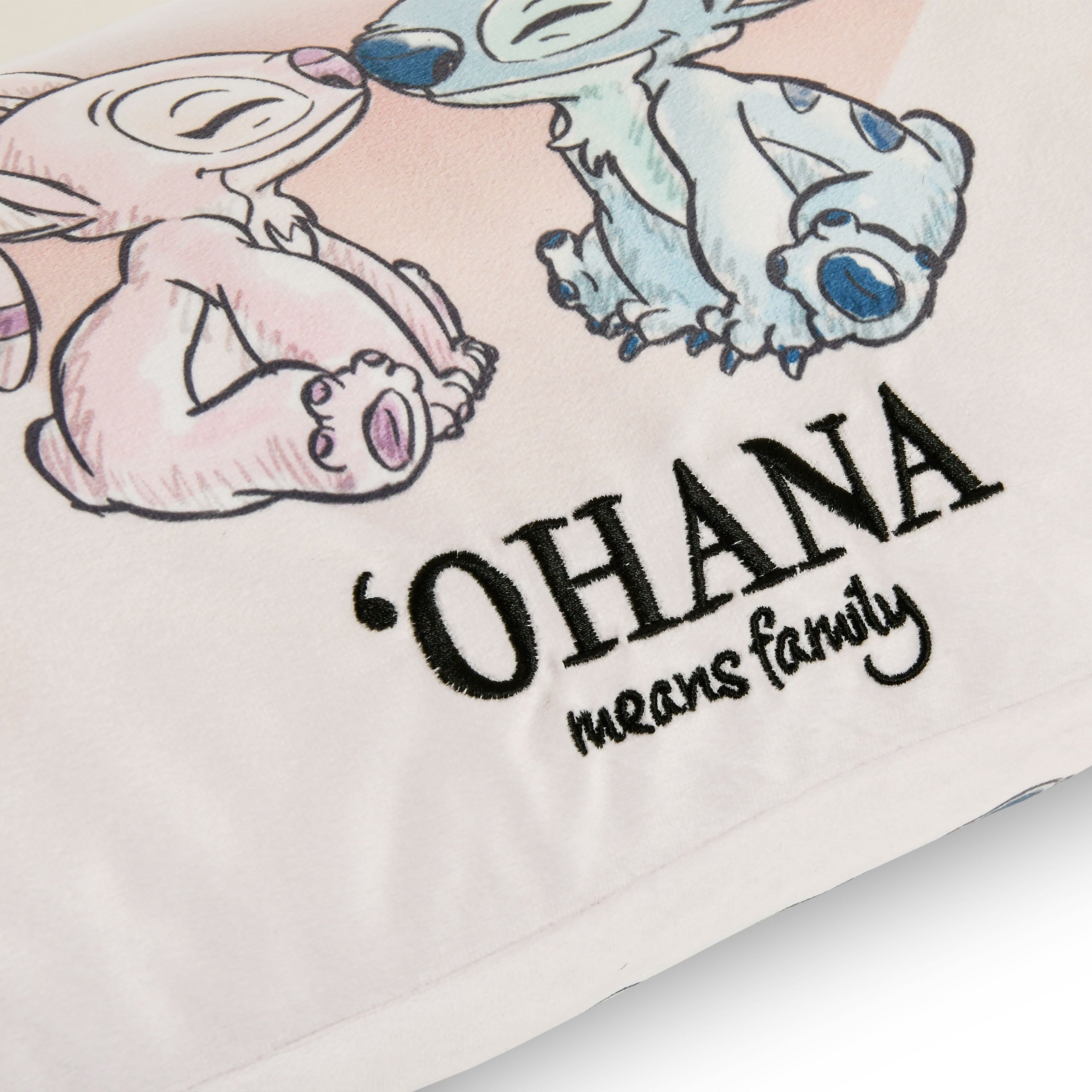 Immagine del prodotto Stitch e Angel Ohana Means Family - Cuscino