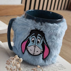Produktbild Winnie Puuh - I-Aah Tasse mit Plüschüberzug