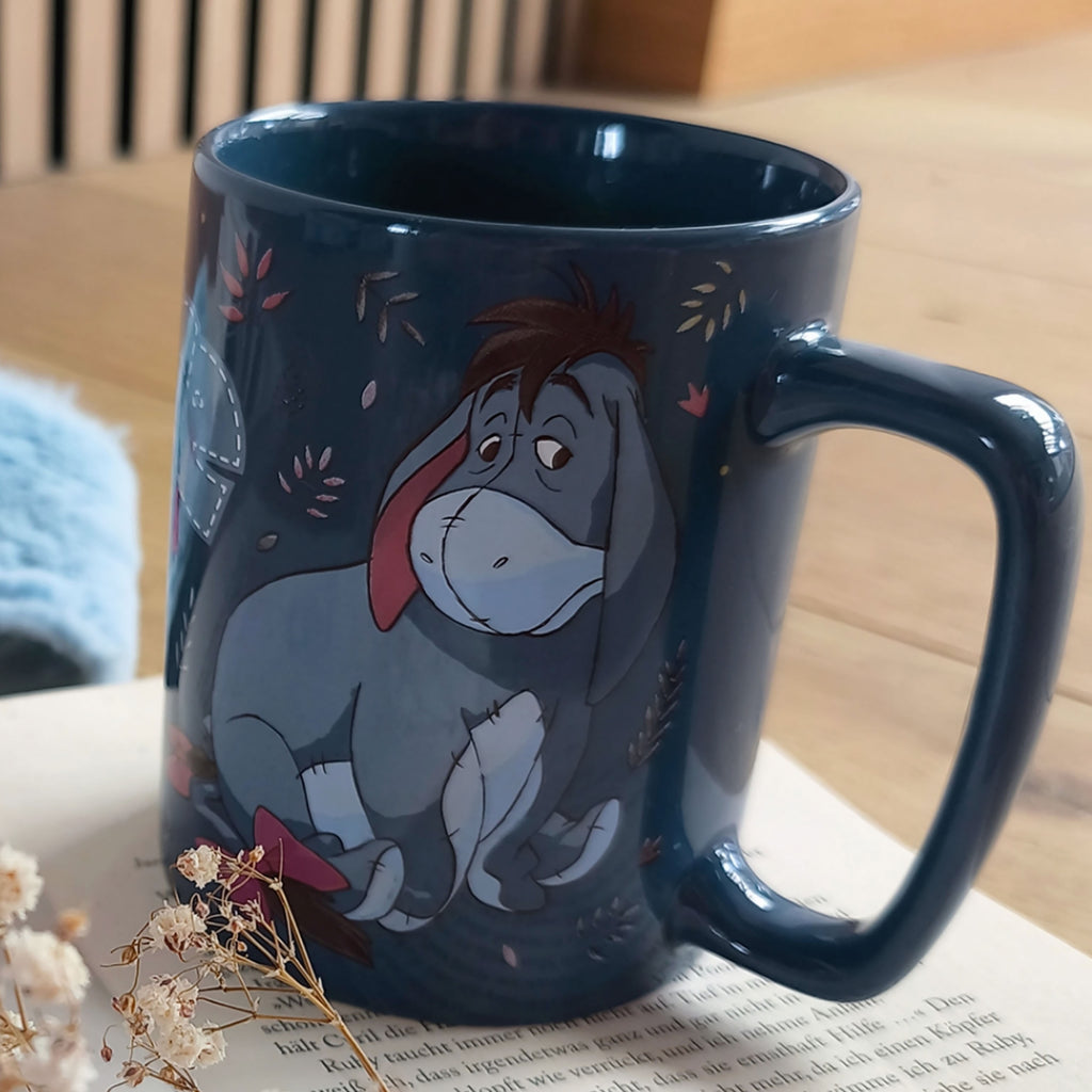 Produktbild Winnie Puuh - I-Aah Tasse mit Plüschüberzug