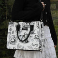 Produktbild Alice im Wunderland - Teeparty Crossbody Tasche