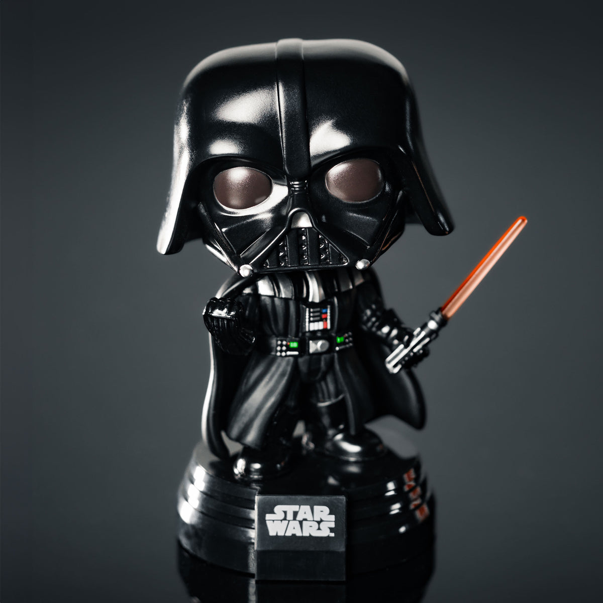 Image produit Darth Vader Figurine Funko Pop à tête oscillante avec lumière et son - Star Wars