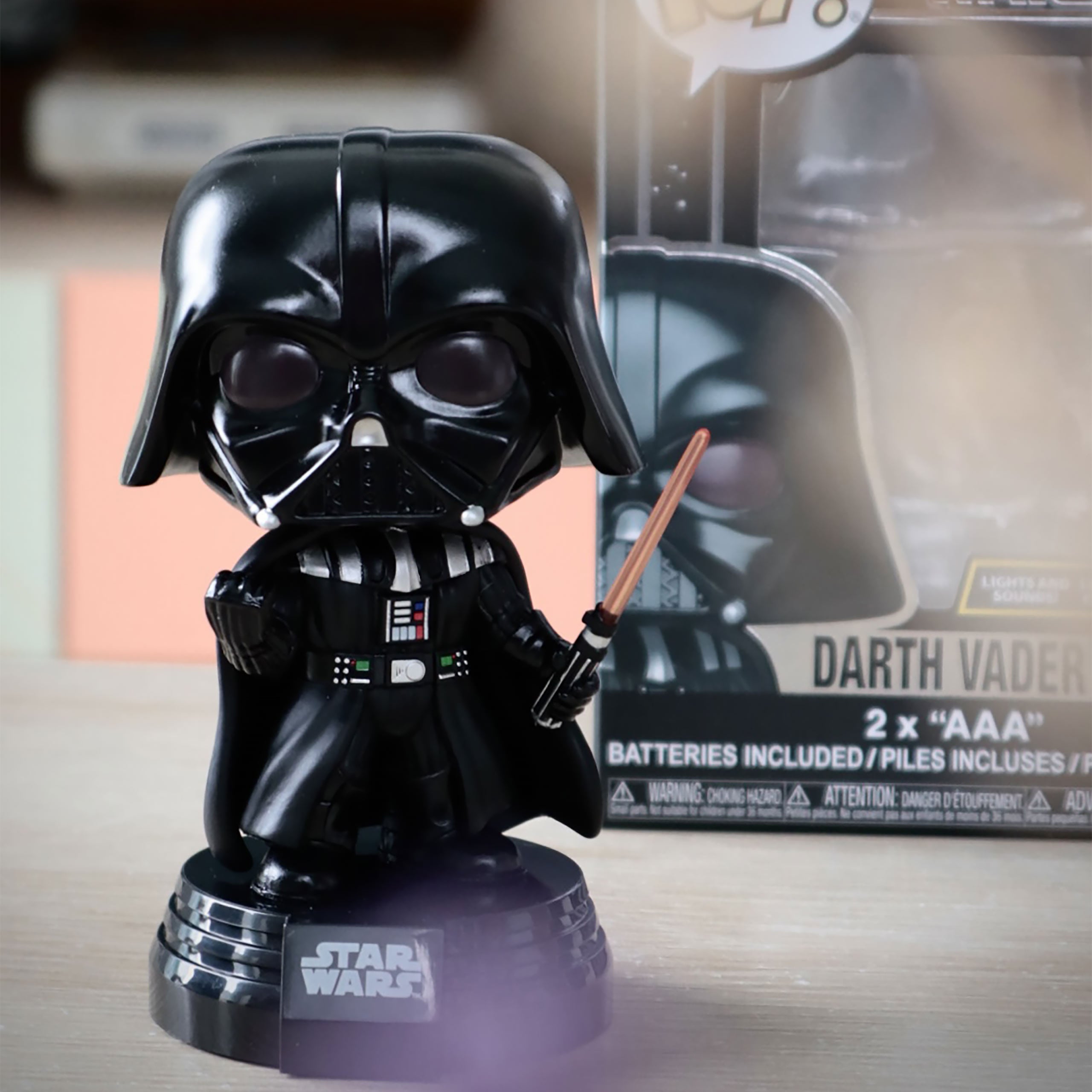 Image produit Darth Vader Figurine Funko Pop à tête oscillante avec lumière et son - Star Wars