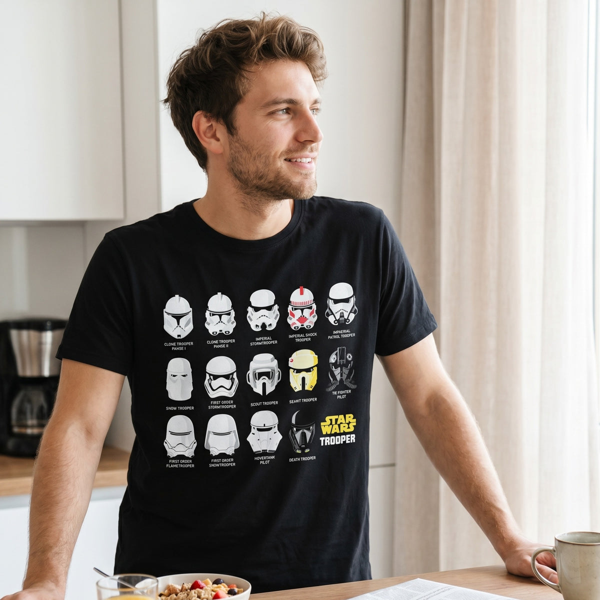 Immagine del prodotto T-shirt collage casco Stormtrooper nera - Star Wars