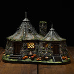 Produktbild Harry Potter - Hagrids Hütte Miniatur Replik mit LED Leuchtfunktion