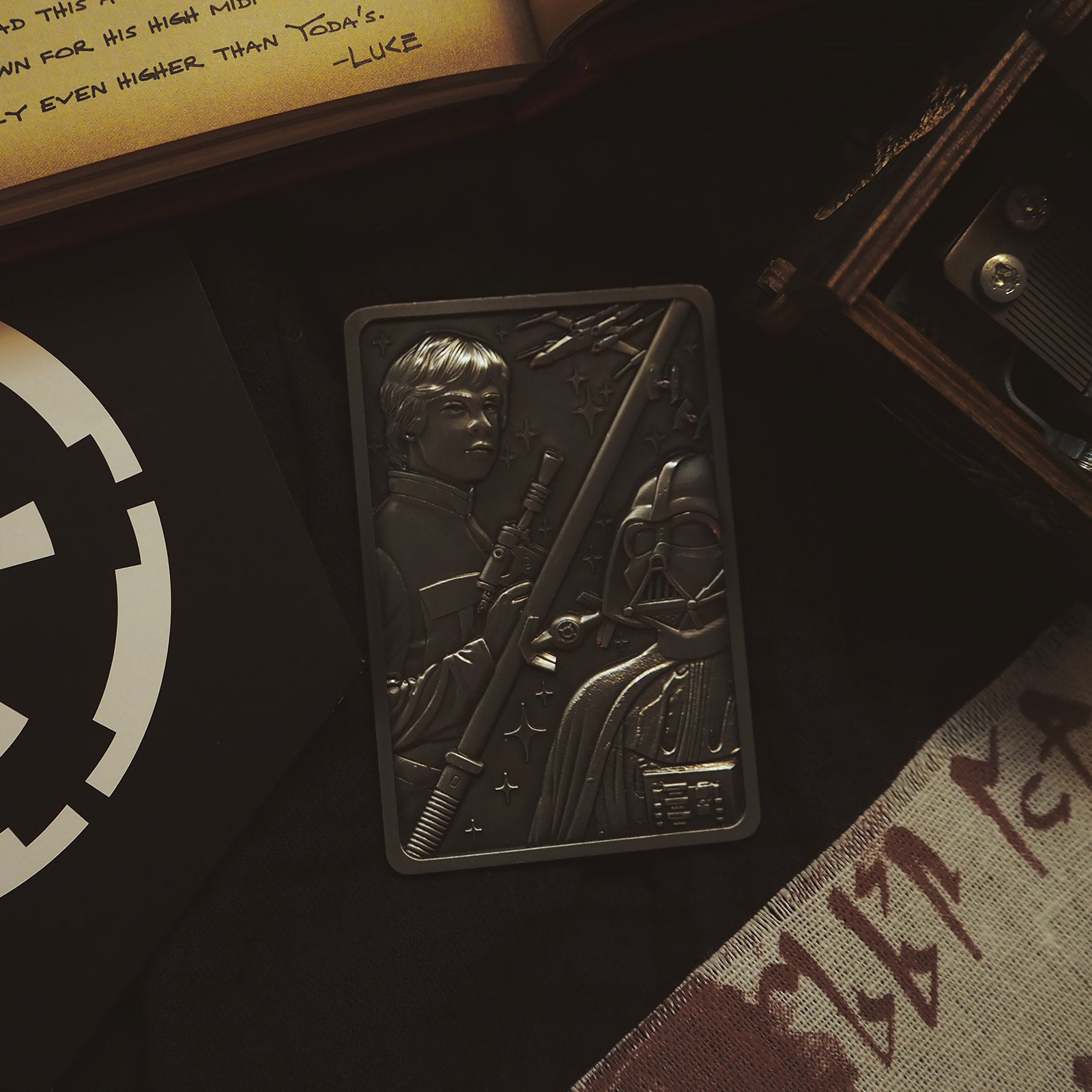 Produktbild Star Wars - Luke und Darth Vader Metallbarren Replik limitiert