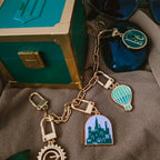 Image produit Wicked - Bracelet à charms Emerald City dans coffret valise