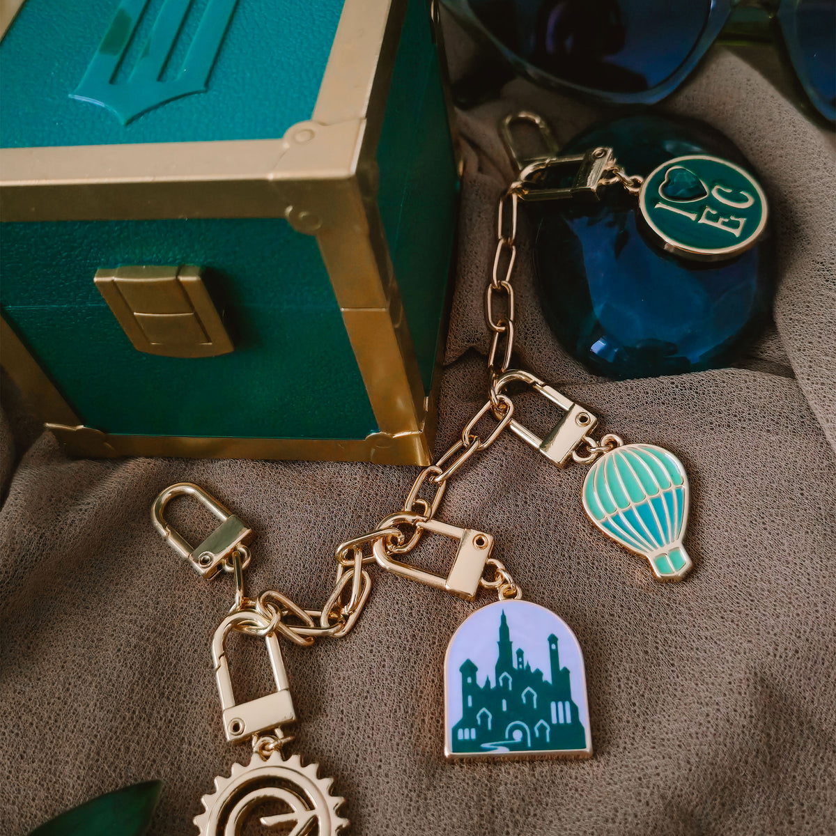 Image produit Wicked - Bracelet à charms Emerald City dans coffret valise