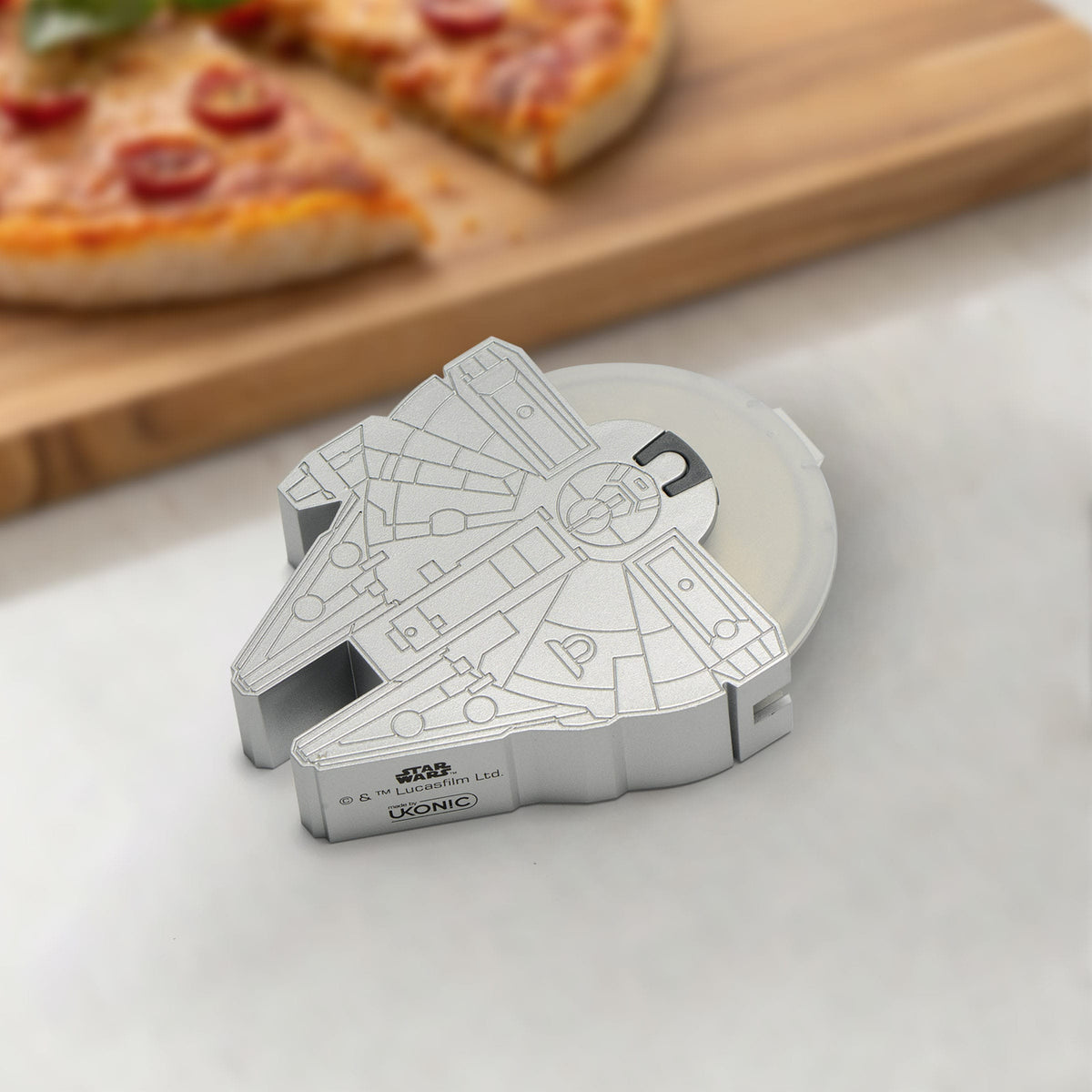 Produktbild Millennium Falcon Pizzaschneider - Star Wars