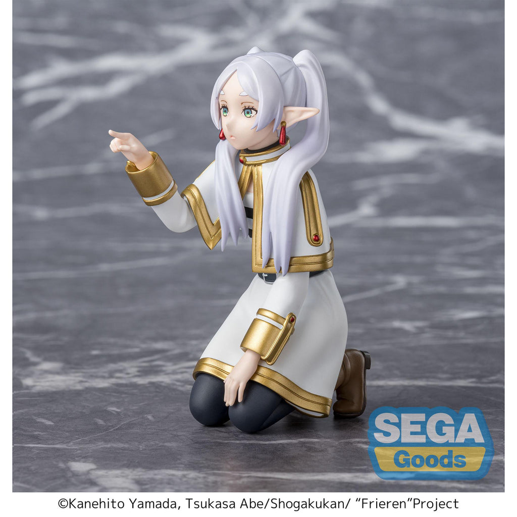 Produktbild Frieren Figur Poking Something Version - Frieren: Nach dem Ende der Reise