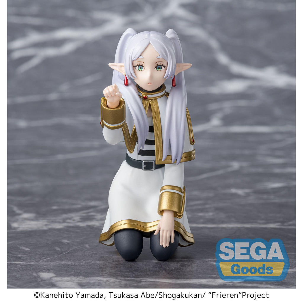 Produktbild Frieren Figur Poking Something Version - Frieren: Nach dem Ende der Reise