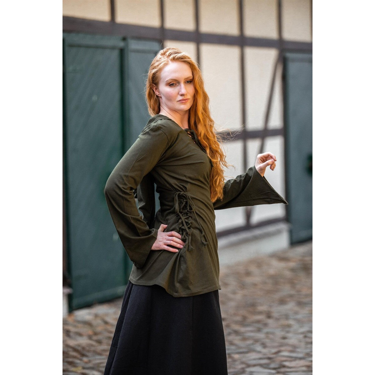 Immagine del prodotto Blusa medievale Lea con cappuccio e allacciatura verde