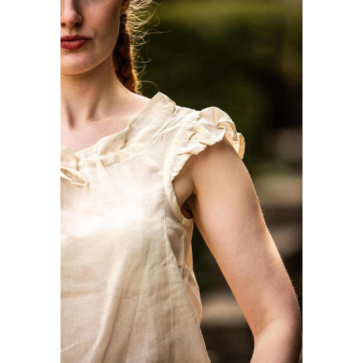 Image produit Blouse d'été médiévale Lotte avec volants beige