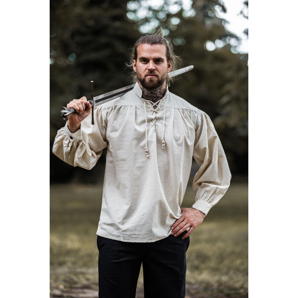 Immagine del prodotto Camicia medievale con colletto in piedi e lacci Bruno beige