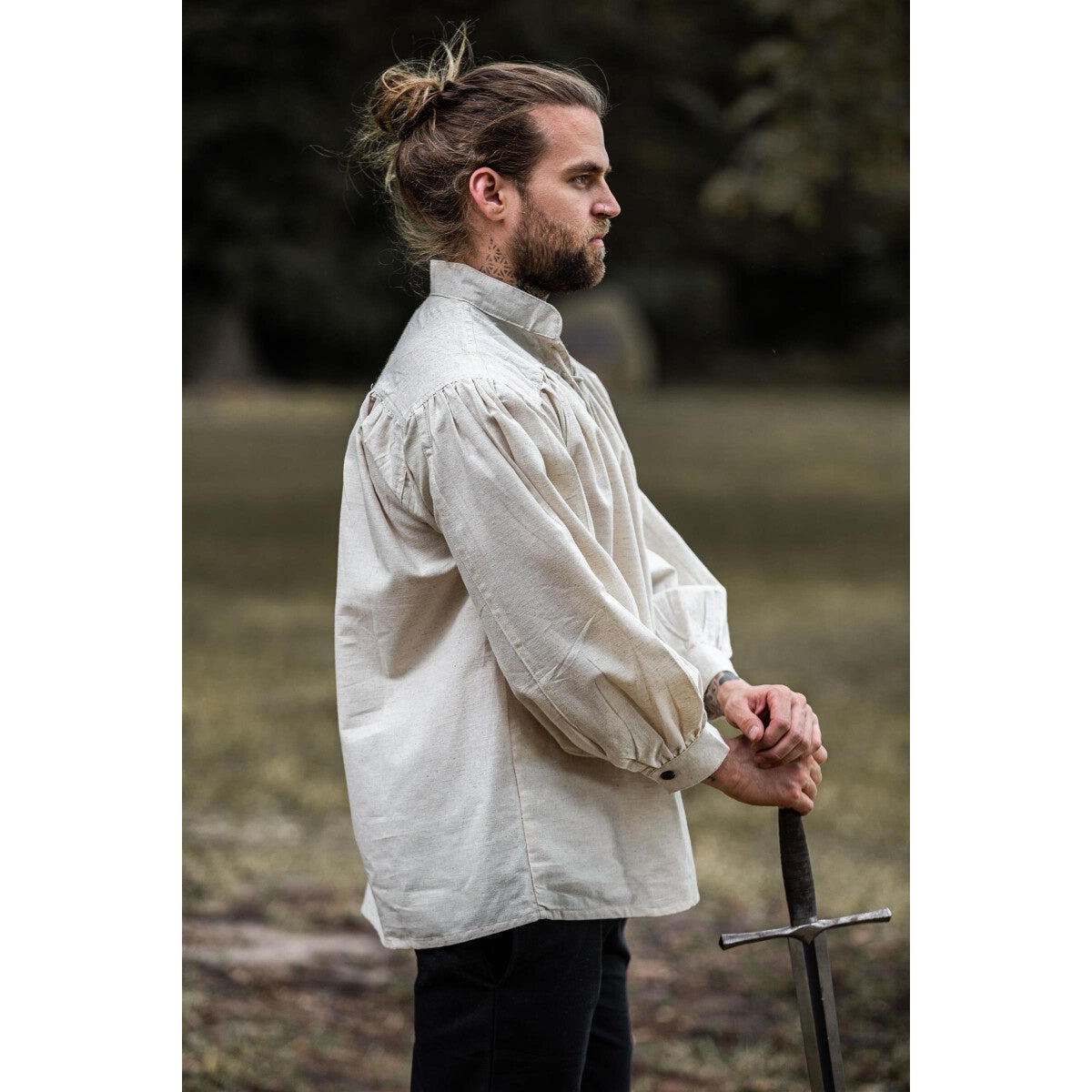Immagine del prodotto Camicia medievale con colletto in piedi e lacci Bruno beige