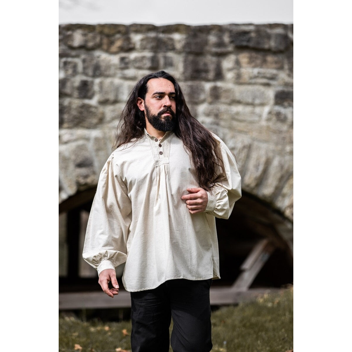 Immagine del prodotto Camicia medievale con pieghe e bottoni in legno Oswald beige