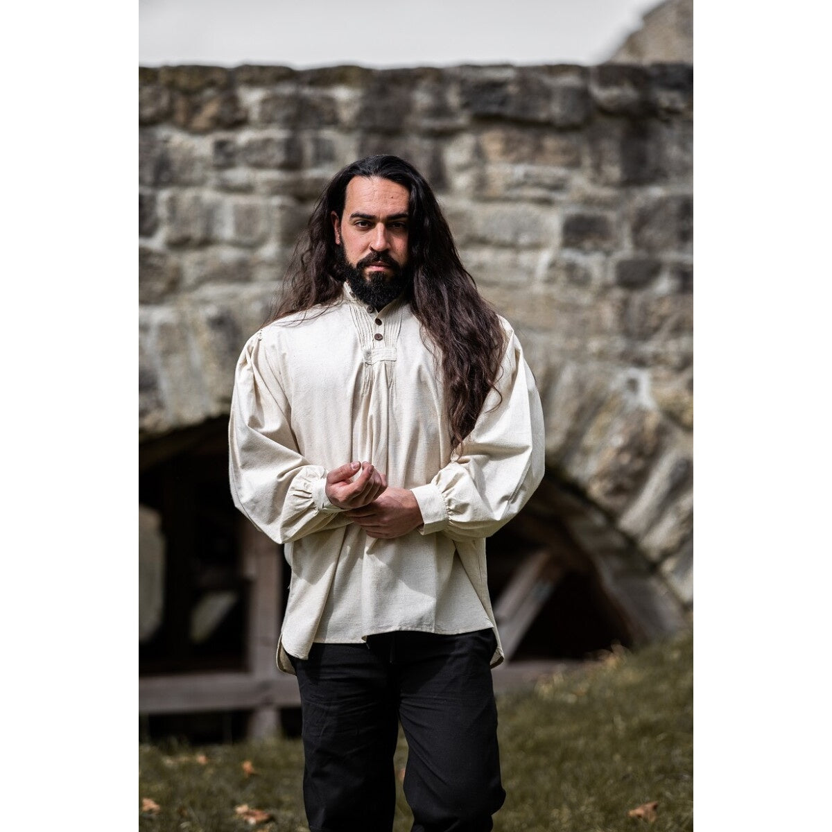 Immagine del prodotto Camicia medievale con pieghe e bottoni in legno Oswald beige