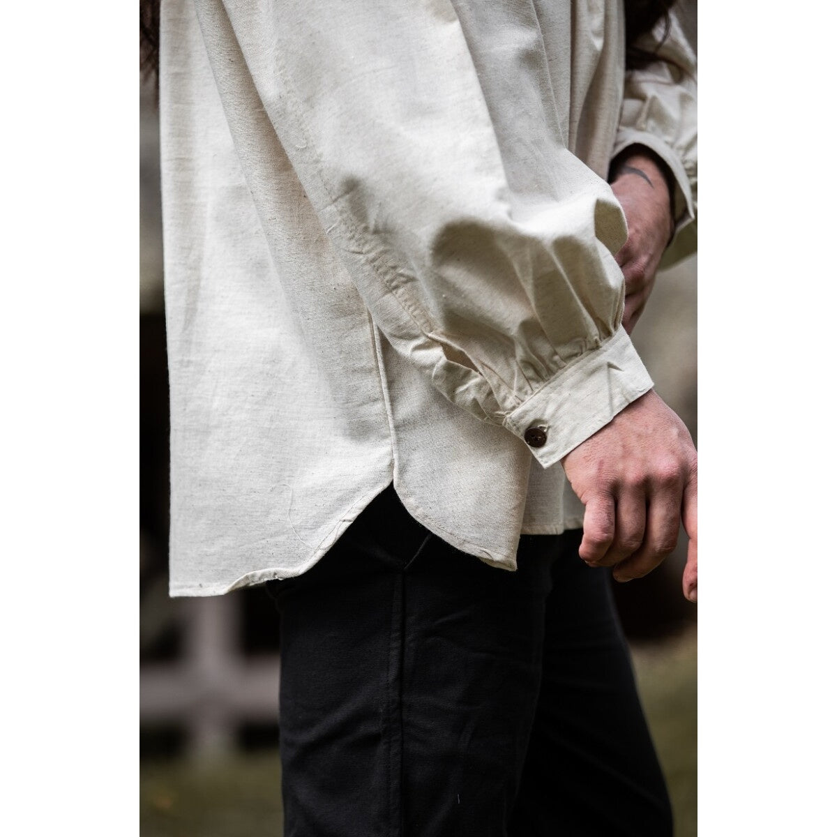 Immagine del prodotto Camicia medievale con pieghe e bottoni in legno Oswald beige