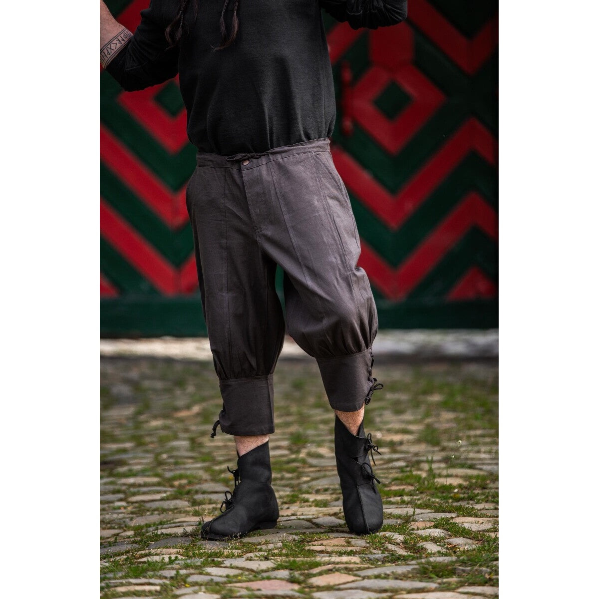 Immagine del prodotto Pantaloni medievali al ginocchio Laurence con allacciatura al polpaccio marrone