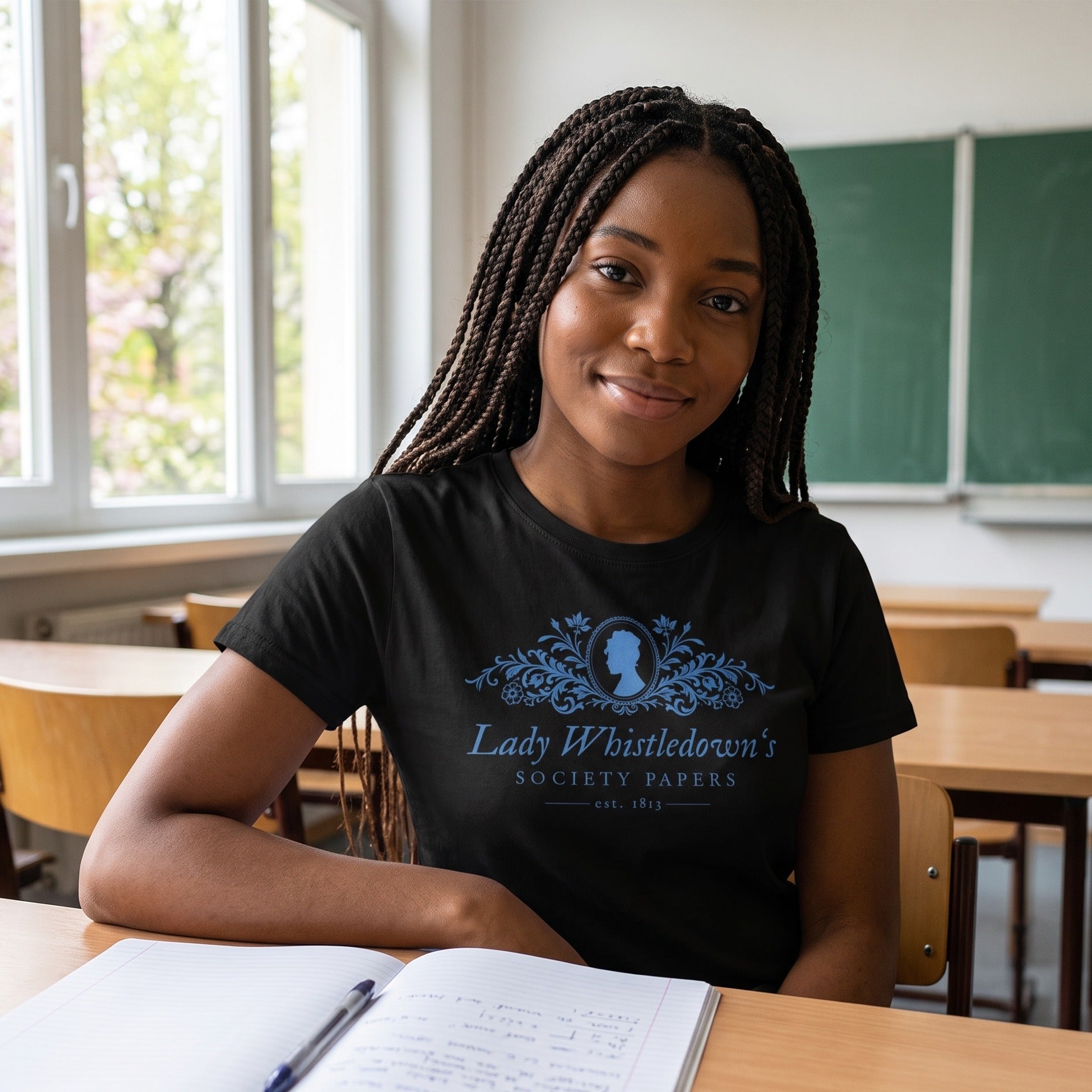 Image produit T-shirt Society Papers noir pour fans de La Chronique des Bridgerton