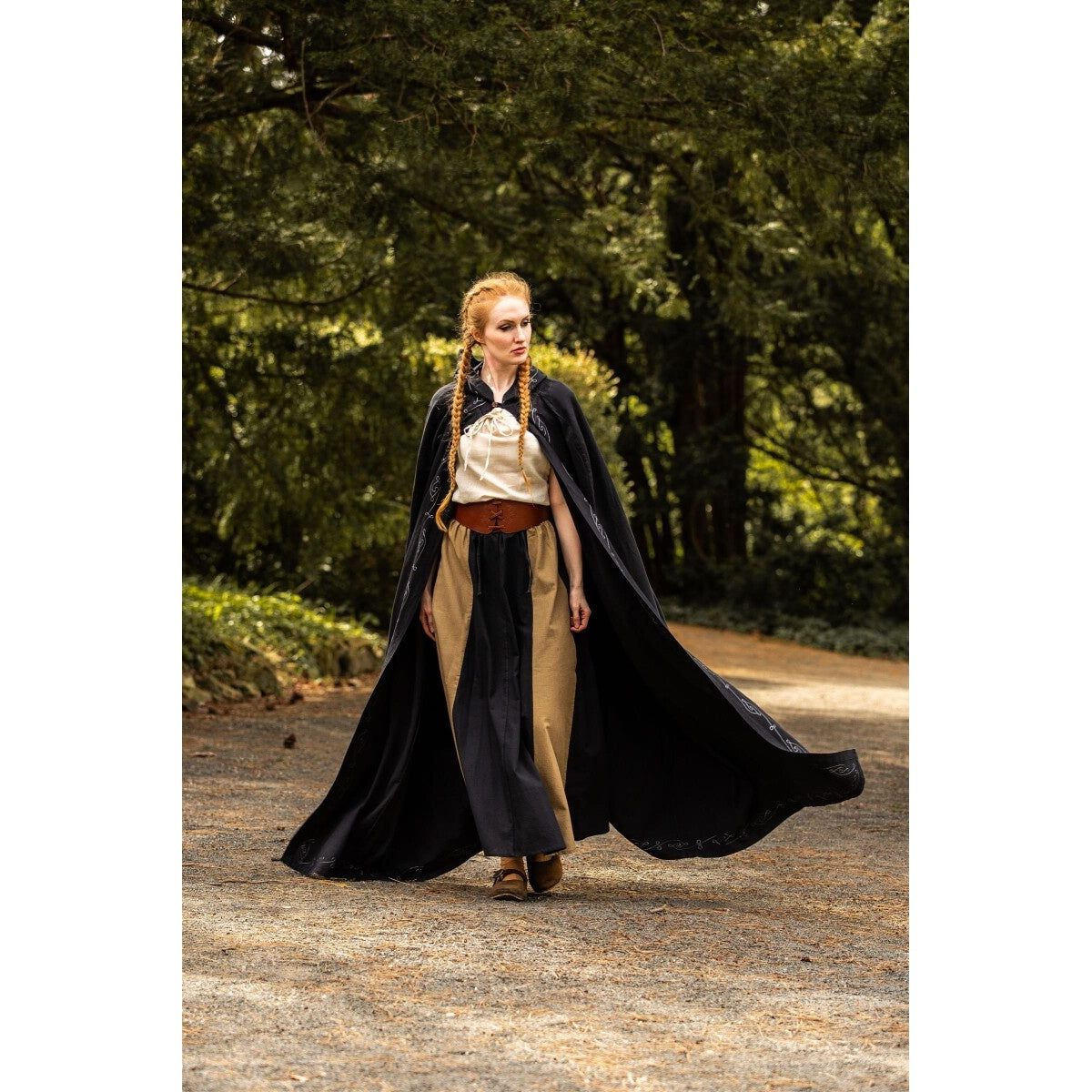 Image produit Cape médiévale avec broderie Erna noir