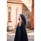 Image produit Cape médiévale avec broderie et fibule Gesa