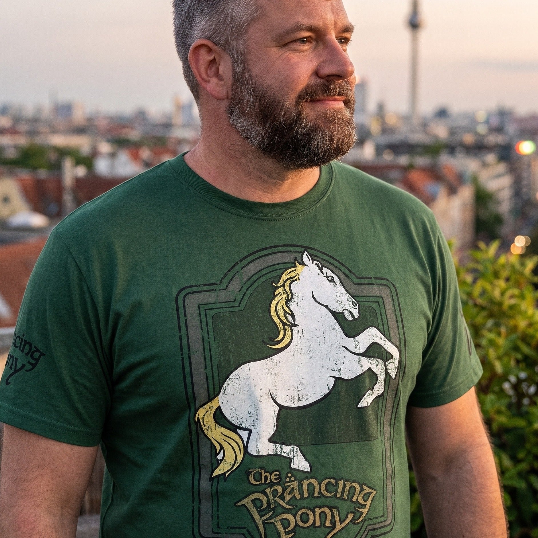 Produktbild Der Herr der Ringe - Zum Tänzelnden Pony Logo T-Shirt grün