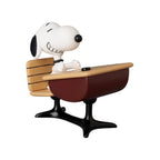Image produit Peanuts UDF Série 18 Mini-figurine Snoopy avec bureau 9 cm
