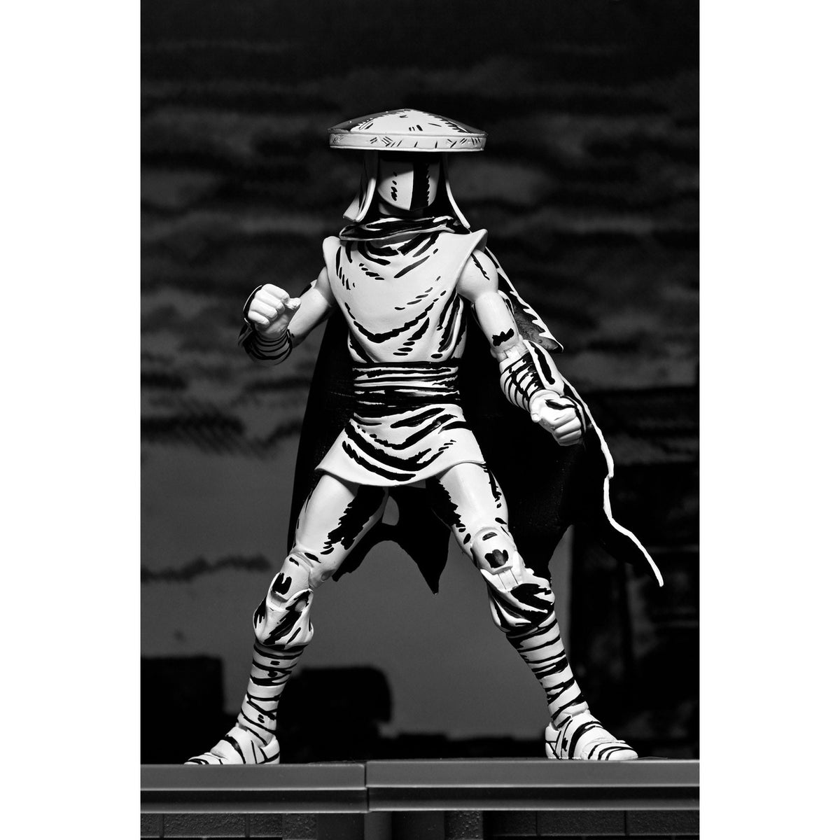 Produktbild Teenage Mutant Ninja Turtles Actionfigur Elite Foot Ninja Guard Black & White 18 cm