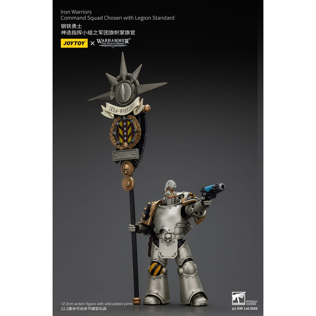Produktbild Warhammer The Horus Heresy Actionfigur 1/18 lron Warriors Command Squad Chosen with Legion Standard 12 cm