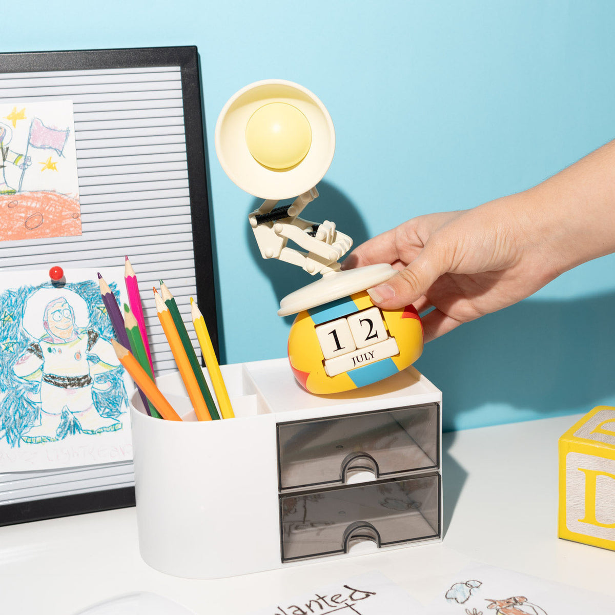 Immagine del prodotto Calendario perpetuo 3D Pixar La piccola lampada