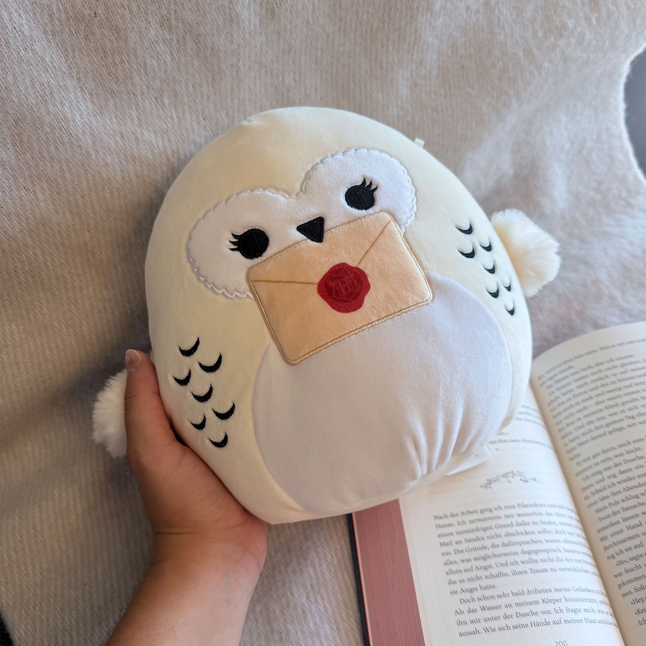 Image produit Hedwige avec lettre de Poudlard peluche Squishmallows - Harry Potter