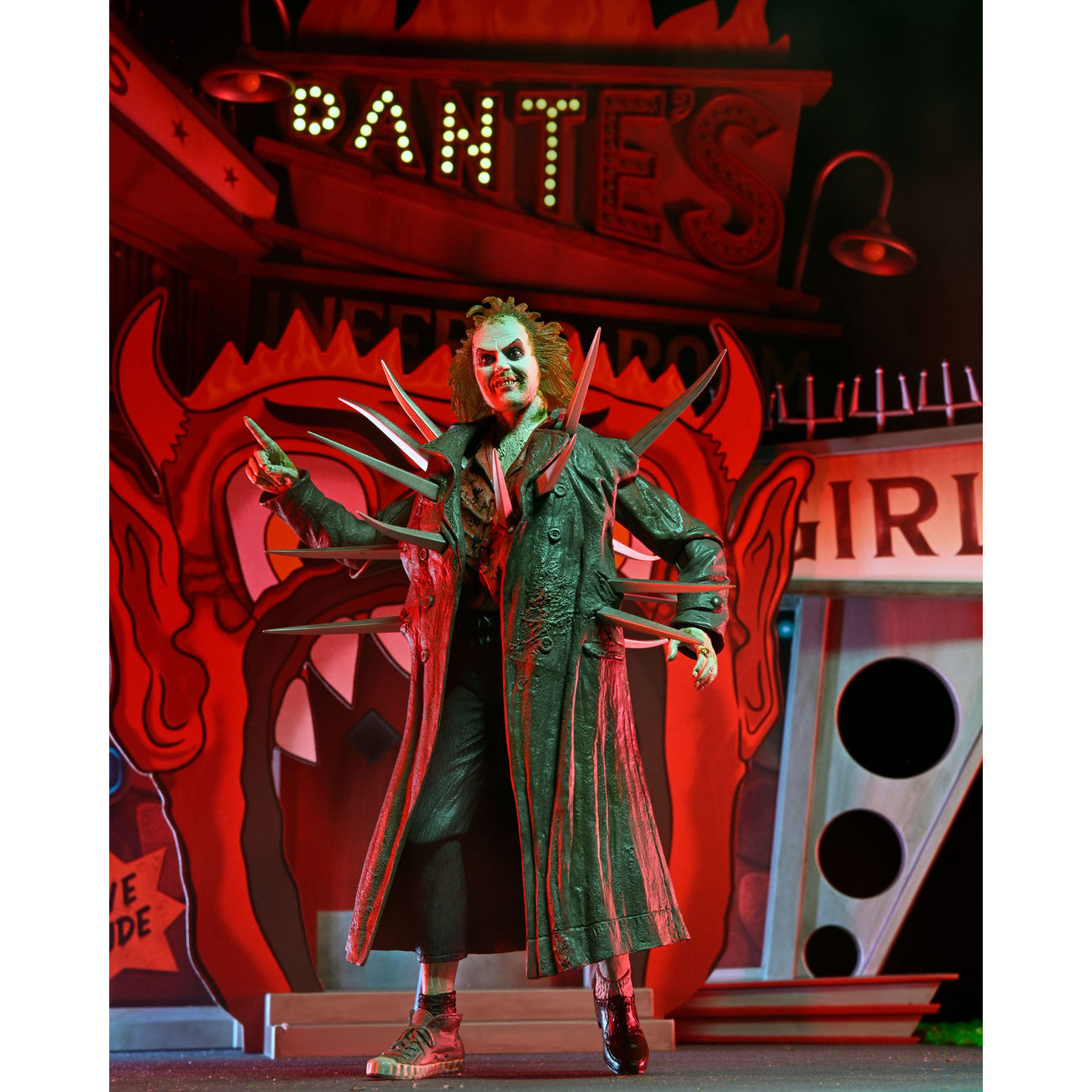 Image produit Beetlejuice (1988) Diorama Trenchcoat with Spikes Inferno