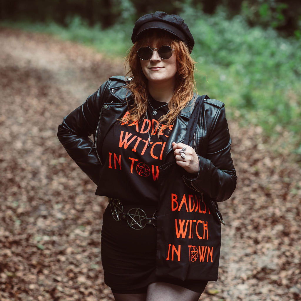 Immagine del prodotto T-shirt Baddest Witch in Town per fan di American Horror Story