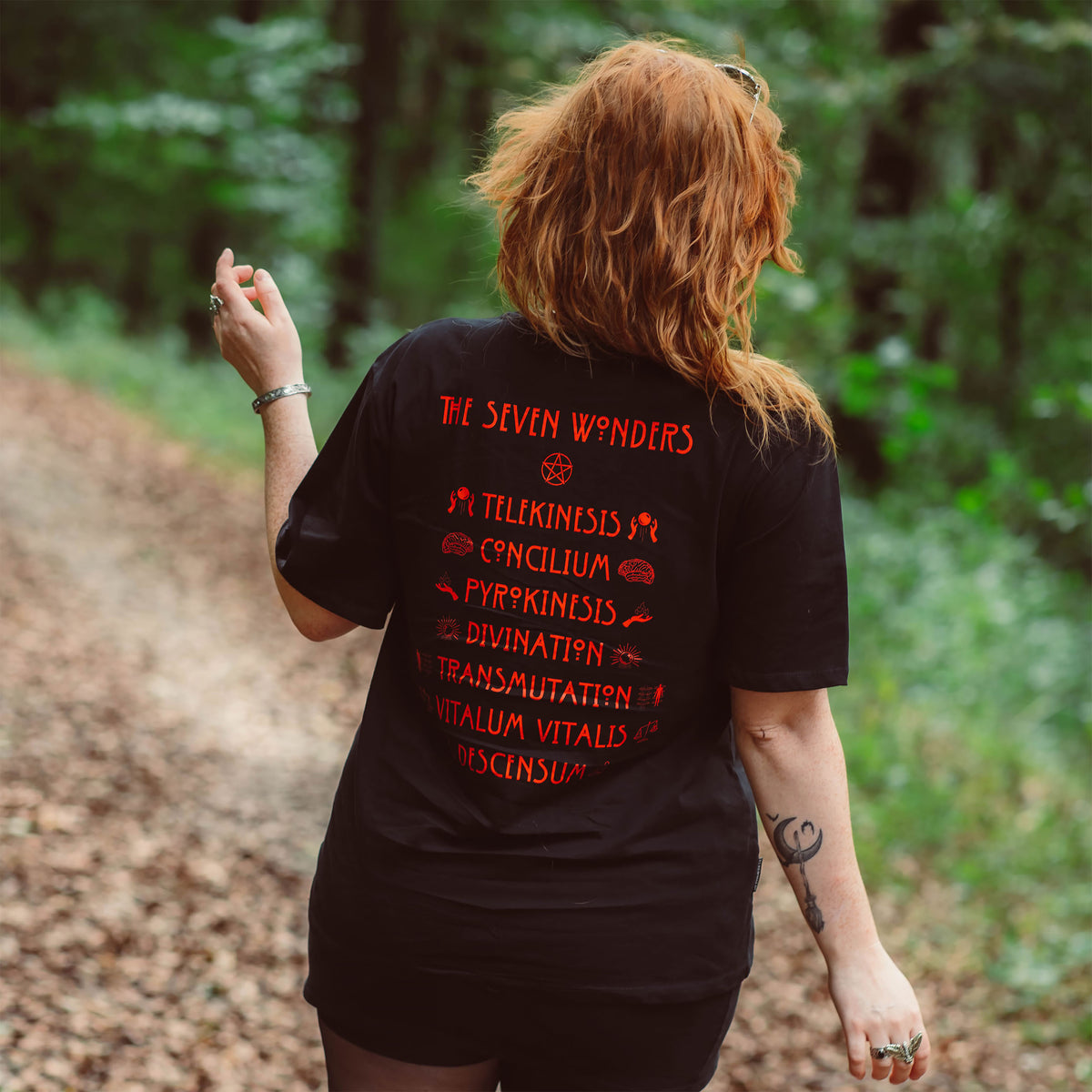 Immagine del prodotto T-shirt Seven Wonders per fan di American Horror Story