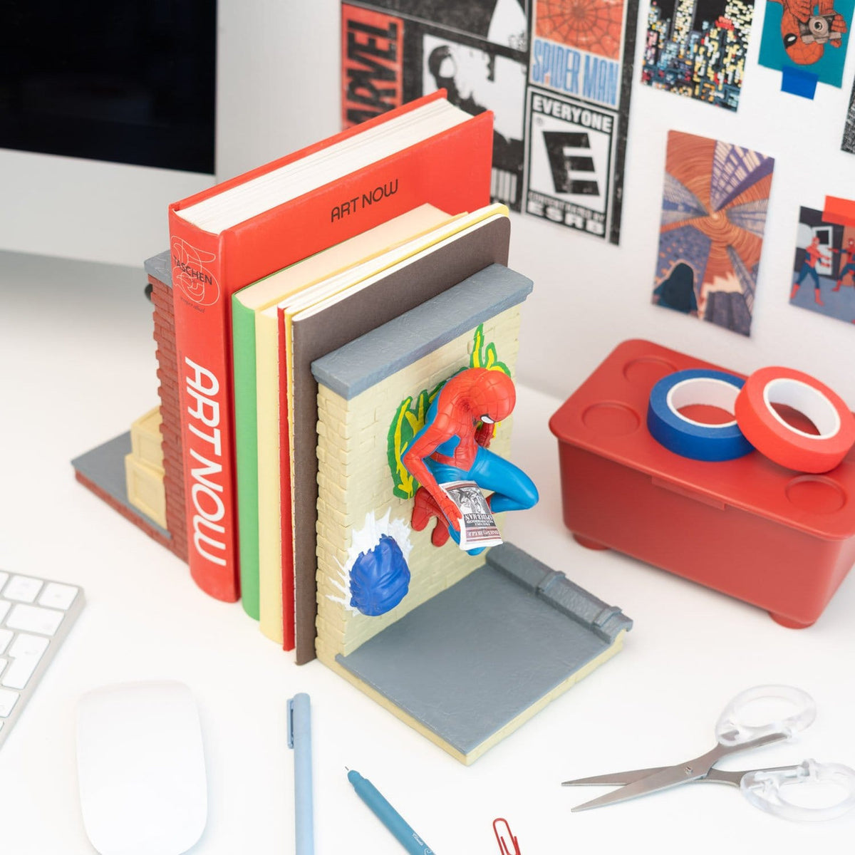 Produktbild Marvel Buchstützen Spider-Man 12 cm
