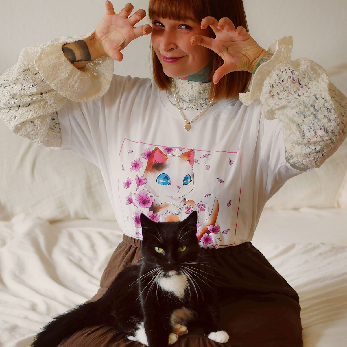 Immagine del prodotto T-shirt Maomao The Cat Edizione Limitata per fan de I diari della speziale